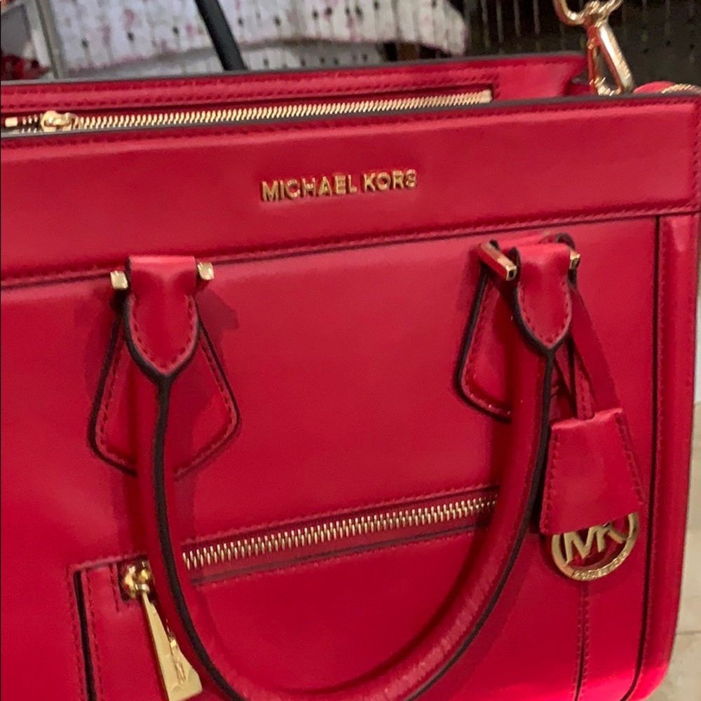 Micheal Kors - Picture 1 of 2